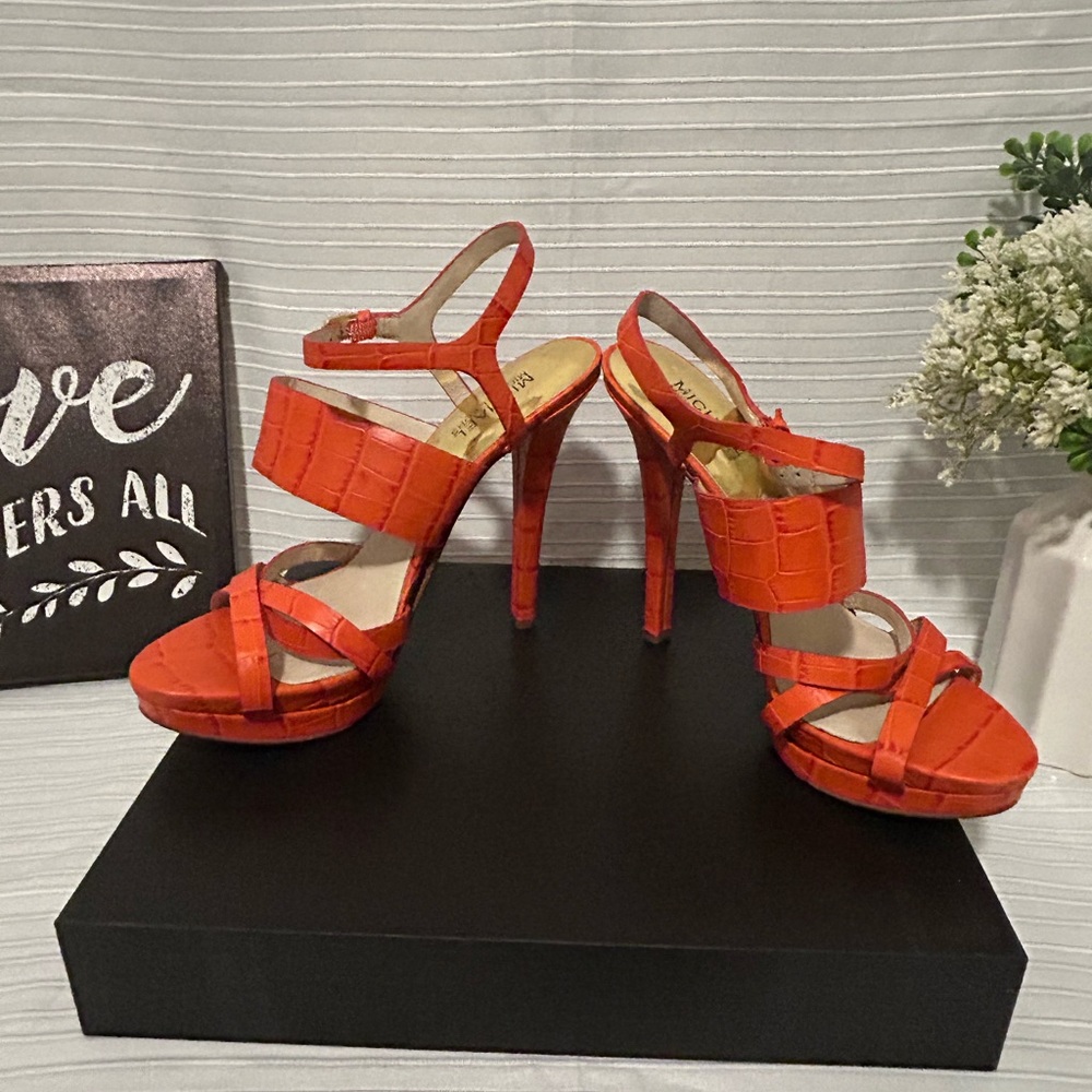 Michael by Michael Kors orange snake skin leather stilettos 8 1/2M - Picture 2 of 7